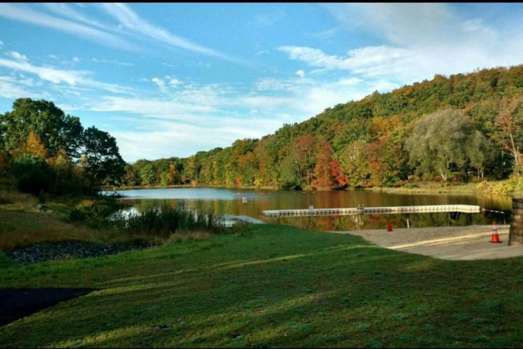 *Amenity-Filled Waterfront Oasis @Saw Creek Estates Near Waterfalls And Hiking* إيست سترودسبورغ المظهر الخارجي الصورة