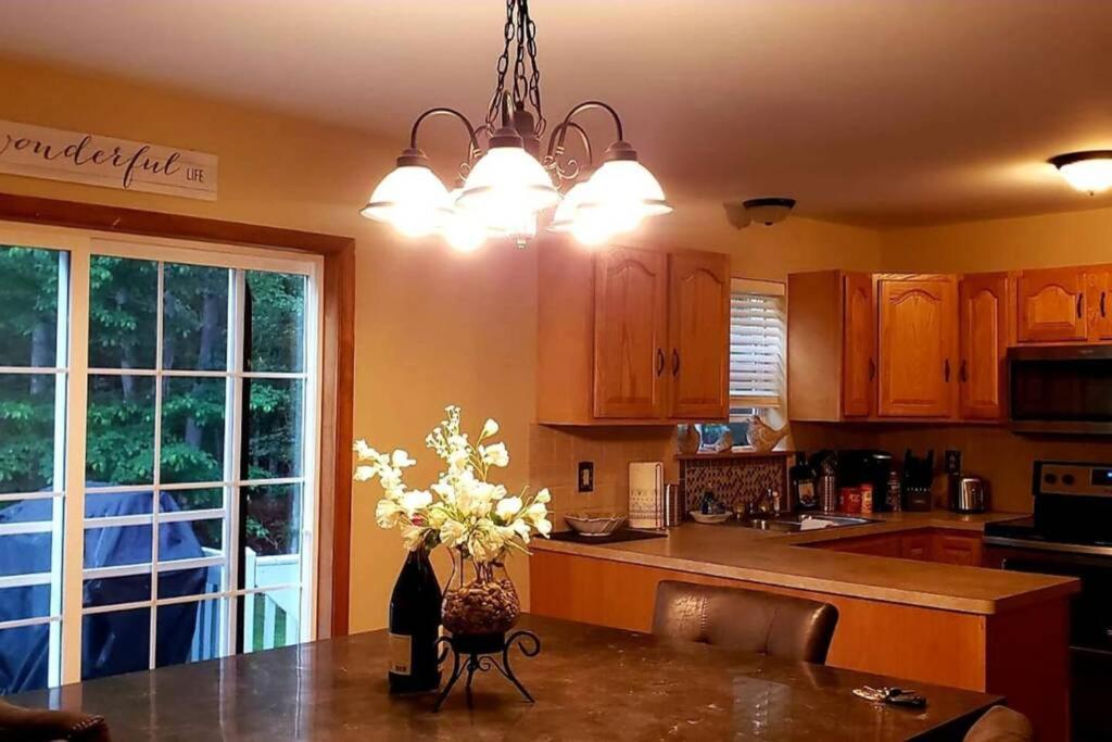 *Amenity-Filled Waterfront Oasis @Saw Creek Estates Near Waterfalls And Hiking* إيست سترودسبورغ المظهر الخارجي الصورة